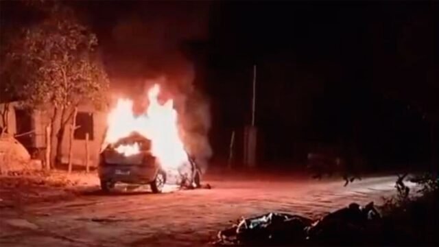 auto-incendiado-552915-090907.jpg