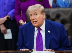 Trump acusado de corrupção pela oposição em transações de ações