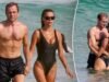 Brooks Nader e Taron Egerton embalam o PDA em Bondi Beach, na Austrália
