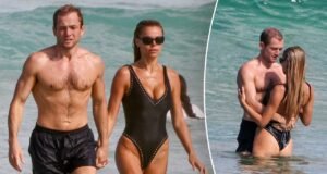 Brooks Nader e Taron Egerton embalam o PDA em Bondi Beach, na Austrália