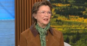Annette Bening fala "Pedra amarela" Spin off "Rancho Dutton," Preparando-se para o papel e seus colegas de elenco
