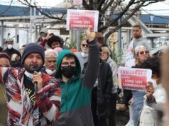 Proud Boys e grupos comunistas entram em confronto em protesto no centro de detenção do ICE em Nova Jersey