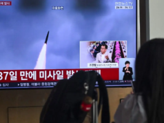 A Coreia do Norte lançou mísseis balísticos e muitos projéteis no Mar Amarelo
