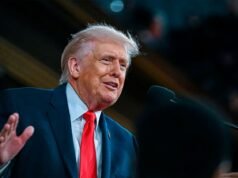 Trump redobra as suas ameaças contra o Irão: adverte que poderá “varrê-lo da face da terra”
