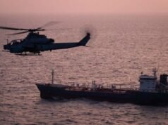 Os Estados Unidos bombardearam posições iranianas após identificar ameaças no Estreito de Ormuz