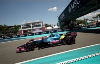 Franco Colapinto assume a carrera Sprint no GP de Miami