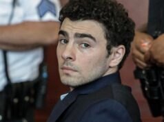Os apoiantes de Luigi Mangione estão de volta ao tribunal – desta vez com credenciais de imprensa