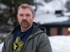 Candidato ao Senado do Senado do Maine faz tatuagem nazista, citando PTSD que Van Hollen defendeu