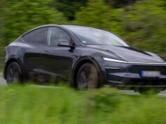 Tesla faz recall de milhares de SUVs Modelo Y por falta de adesivos
