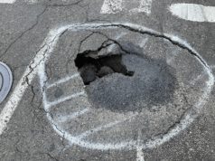 FOTOS: Tripulações respondem a um buraco no sudoeste de Portland enquanto os motoristas são avisados para evitar a área