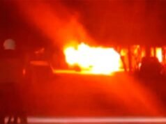 Um carro nas proximidades do Exército Argentino foi completamente destruído