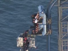 Bombeiros resgatam 8 passageiros presos na montanha-russa de Galveston por 3 horas