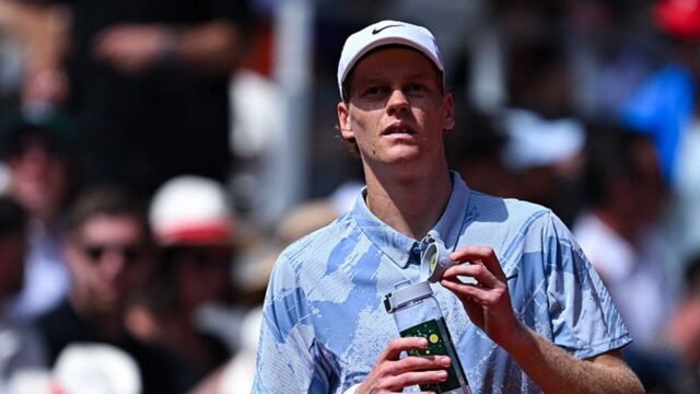 jannik-sinner-water-french-open.jpeg