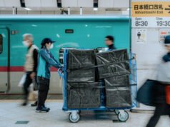 A Amazon Japan agora transporta pacotes em trens-bala Shinkansen.