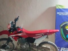 Troca incomum em Los Juries: Ele caiu de uma motocicleta roubada em Santa Fé após fazer uma troca na Rota 7.