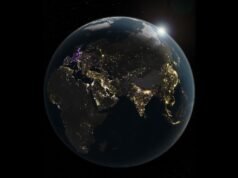 A Terra fica mais brilhante à noite? Nova imagem da NASA revela que é complicado