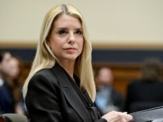 A ex-AG Pam Bondi foi tratada de câncer de tireoide