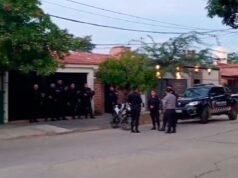Ele confrontou um grupo de criminosos que ameaçou sua mãe e feriu um deles com uma espingarda