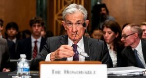 Jerome Powell termina mandato como chefe do Federal Reserve obscurecido pela turbulência de Trump