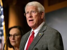 Senador critica Trump por não buscar acordo ‘fraco’ com o Irã, alertou Roger Wicker