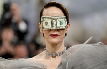 Sarah Paulson criticou seu protesto de “um por cento” no Met Gala de US$ 100.000
