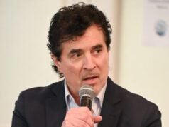As vaias continuarão até que o discurso de abertura seja melhorado.