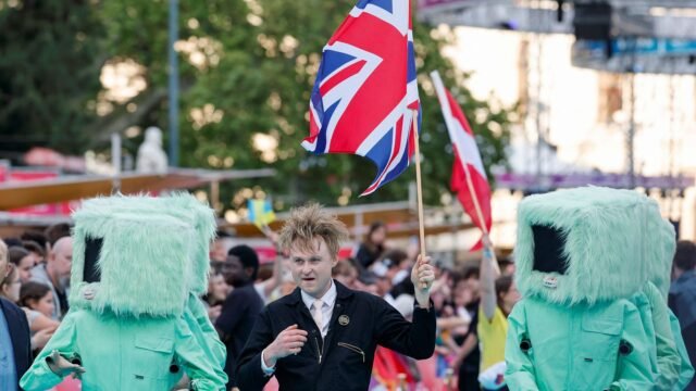 skynews-eurovision-look-mum-no-computer_7249657.jpg