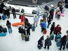 O que os preços mais altos do combustível de aviação significam para os viajantes aéreos: NPR