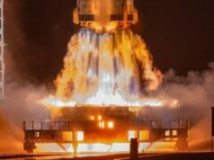 China transfere nave espacial com 1 de 3 astronautas para residência permanente: NPR