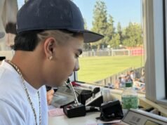 Conversa preparatória: o barbeiro adolescente ajuda os jogadores de beisebol a ficarem bem durante os playoffs