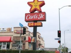O franqueado Carls Jr., em dificuldades, planeja fechar 10 lojas na Califórnia e vender 49 lojas