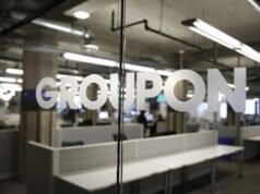 Outra empresa de tecnologia afirma que cortará centenas de empregos em meio à mudança para IA