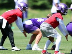 Os primeiros OTAs abertos dos Vikings revelam um líder claro na competição de quarterbacks