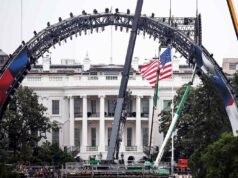 Trump instala enormes luzes de palco na Casa Branca antes de sua luta no gramado do UFC para comemorar seu 80º aniversário