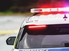 Motorista em fuga de Wisconsin decola e bate em outro carro durante perseguição em alta velocidade